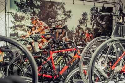 Mountainbike of racefiets huren; een sportalternatief in Corona-tijd