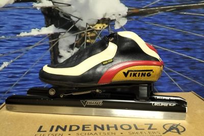 Viking schaatsschoenen en klaponderstellen Lindenholz Rouveen