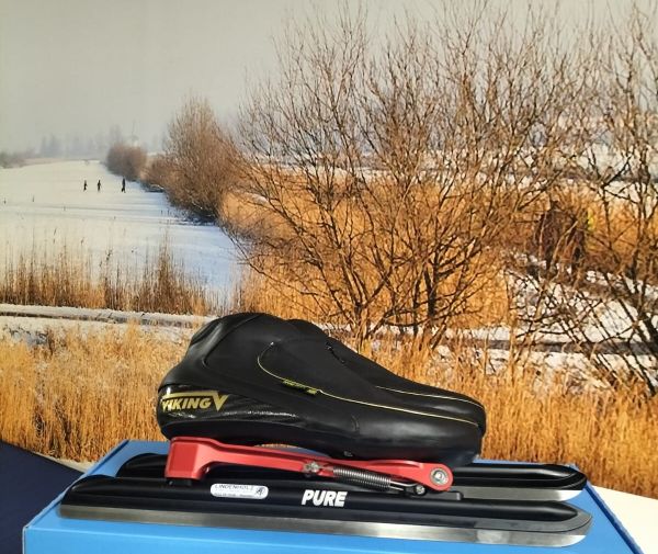 Viking schaatsschoenen en klaponderstellen Lindenholz Rouveen