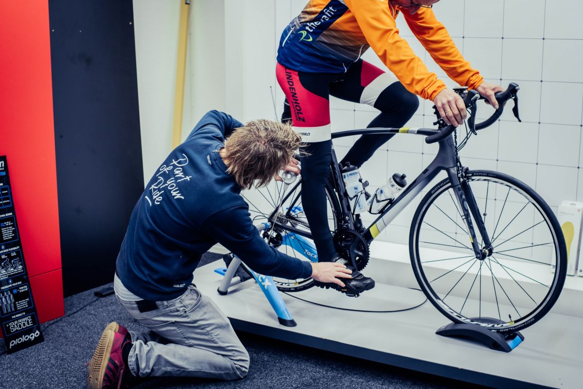 Negen Neem een ​​bad oog Fiets afstellen op jouw lichaam met een fietsmeting - Lindenholz